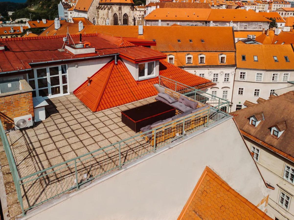 Majestic Views From A 60m2 Private Terrace - Castle, Cathedral, Old Town *