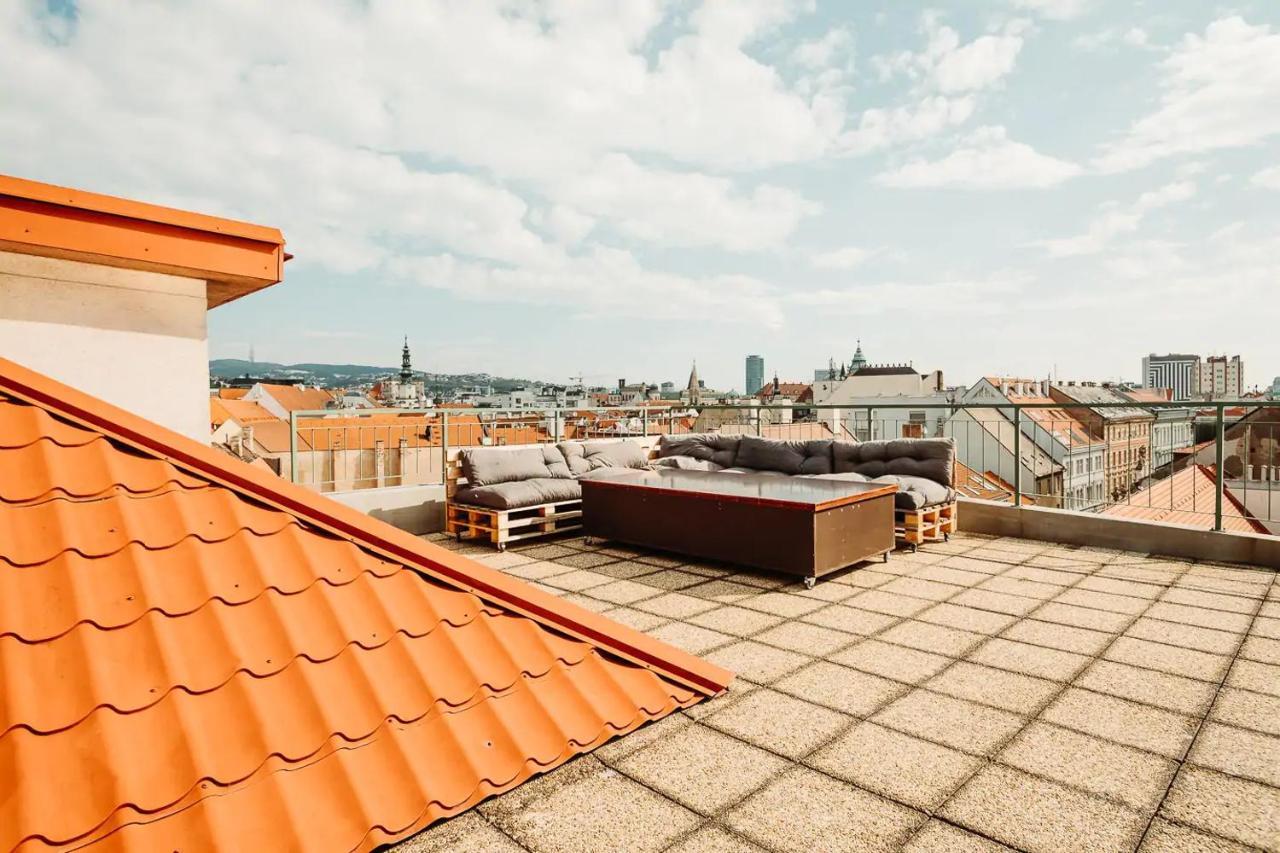 Majestic Views From A 60m2 Private Terrace - Castle, Cathedral, Old Town Apartment