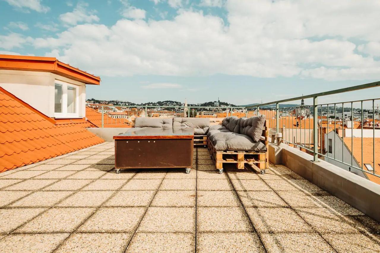 Majestic Views From A 60m2 Private Terrace - Castle, Cathedral, Old Town Apartment