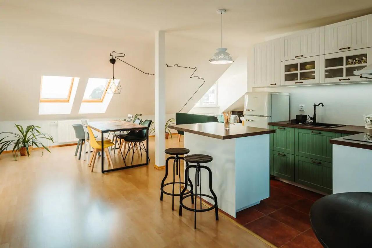 Majestic Views From A 60m2 Private Terrace - Castle, Cathedral, Old Town Apartment Bratislava