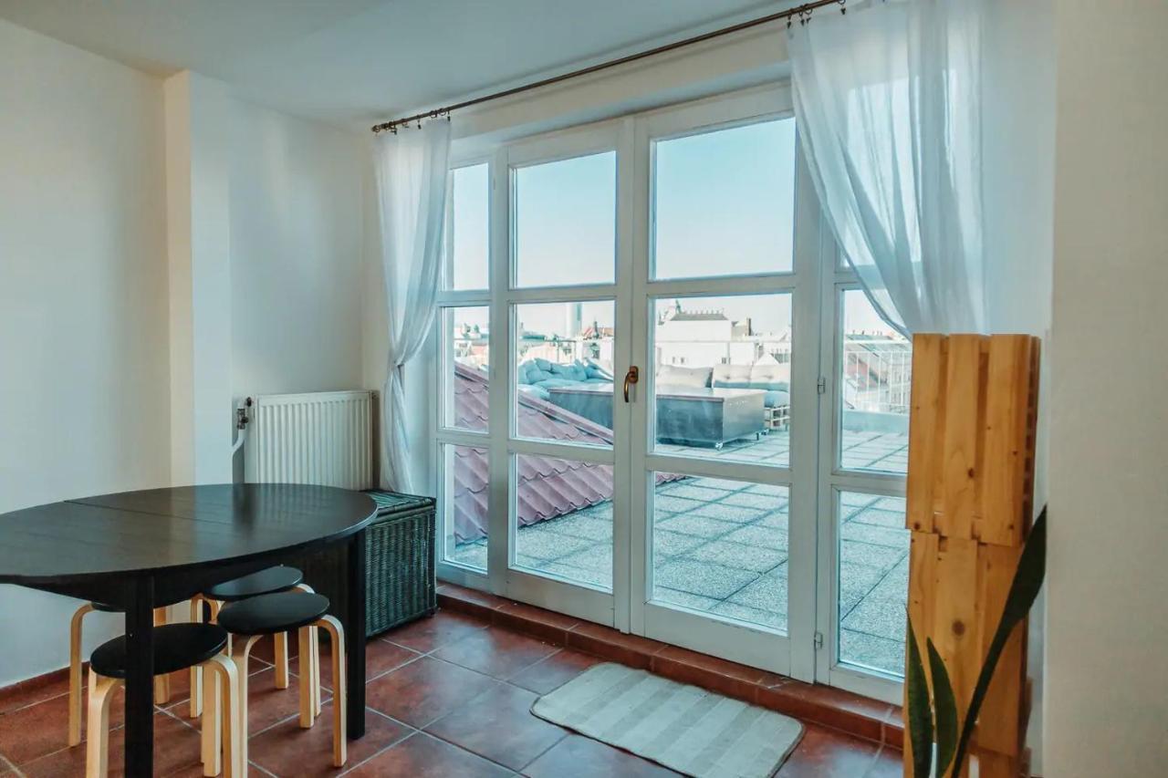 Majestic Views From A 60m2 Private Terrace - Castle, Cathedral, Old Town Apartment *