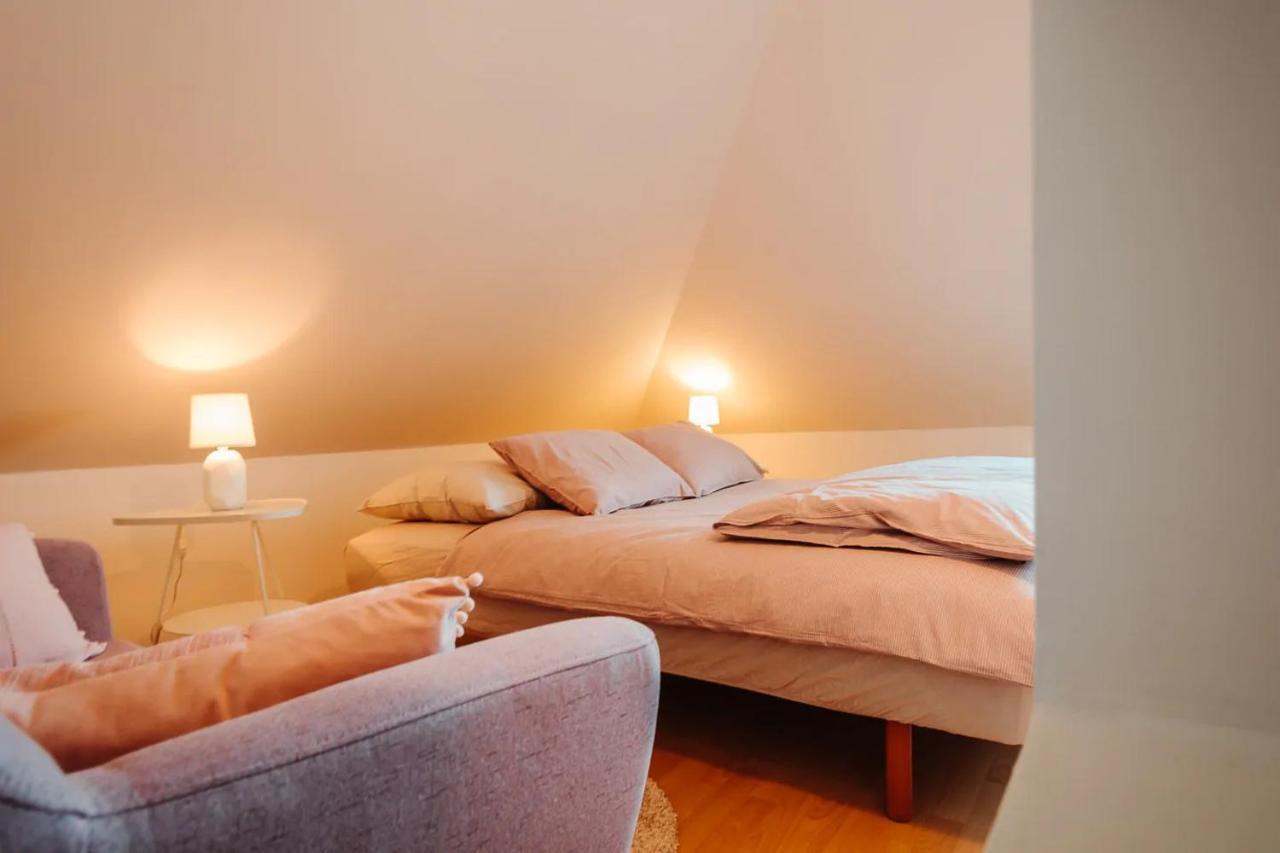 Majestic Views From A 60m2 Private Terrace - Castle, Cathedral, Old Town Apartment