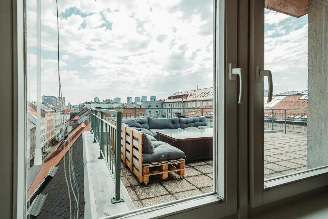 Majestic Views From A 60m2 Private Terrace - Castle, Cathedral, Old Town Apartment Pressburg