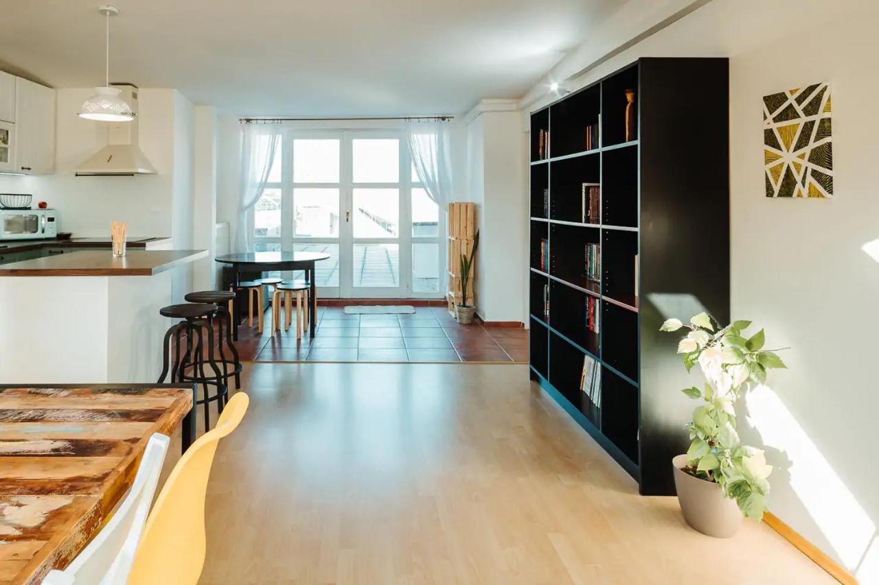 Majestic Views From A 60m2 Private Terrace - Castle, Cathedral, Old Town
