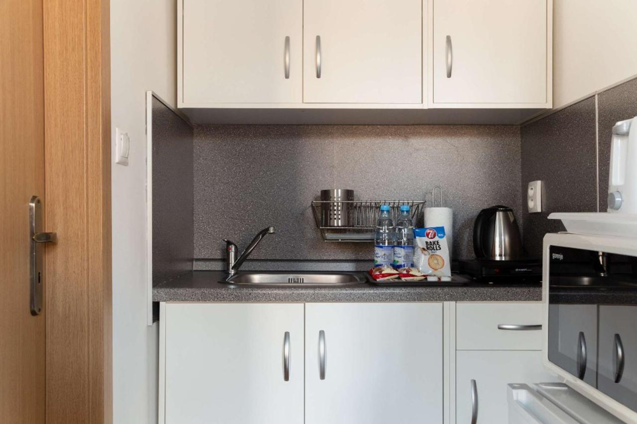 Jonas - Great Location Near Center Apartment *