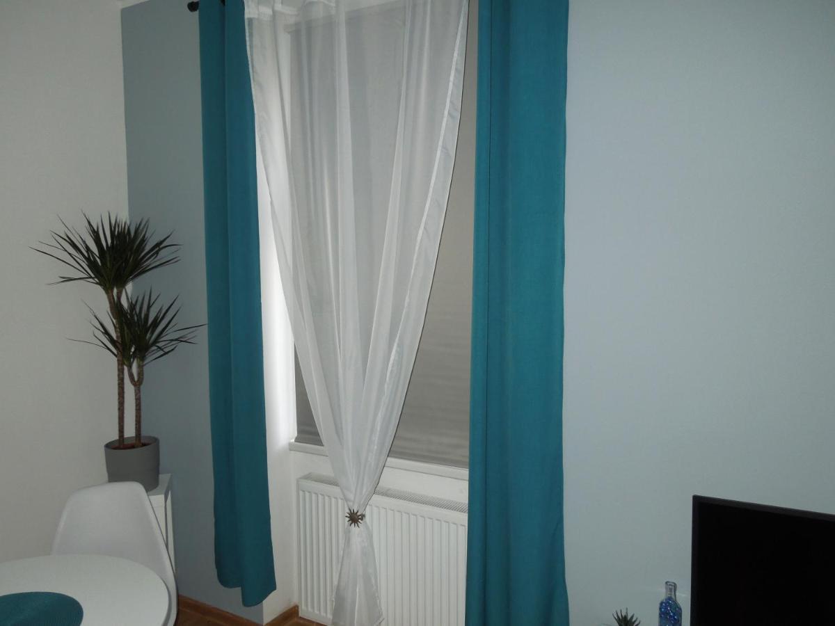 Jonas - Great Location Near Center Apartment *