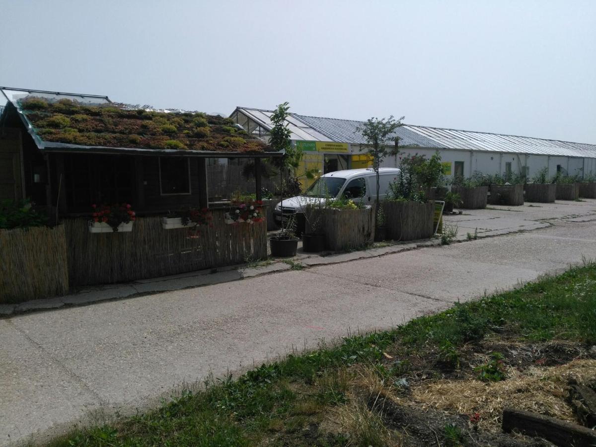 Gasthof Rastlinky.sk Greenhouse Guestrooms Pressburg
