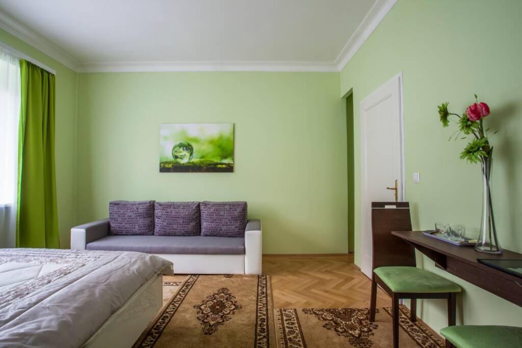 Luxury Air-conditioned Family Spitalska Old Town Apartment Bratislava