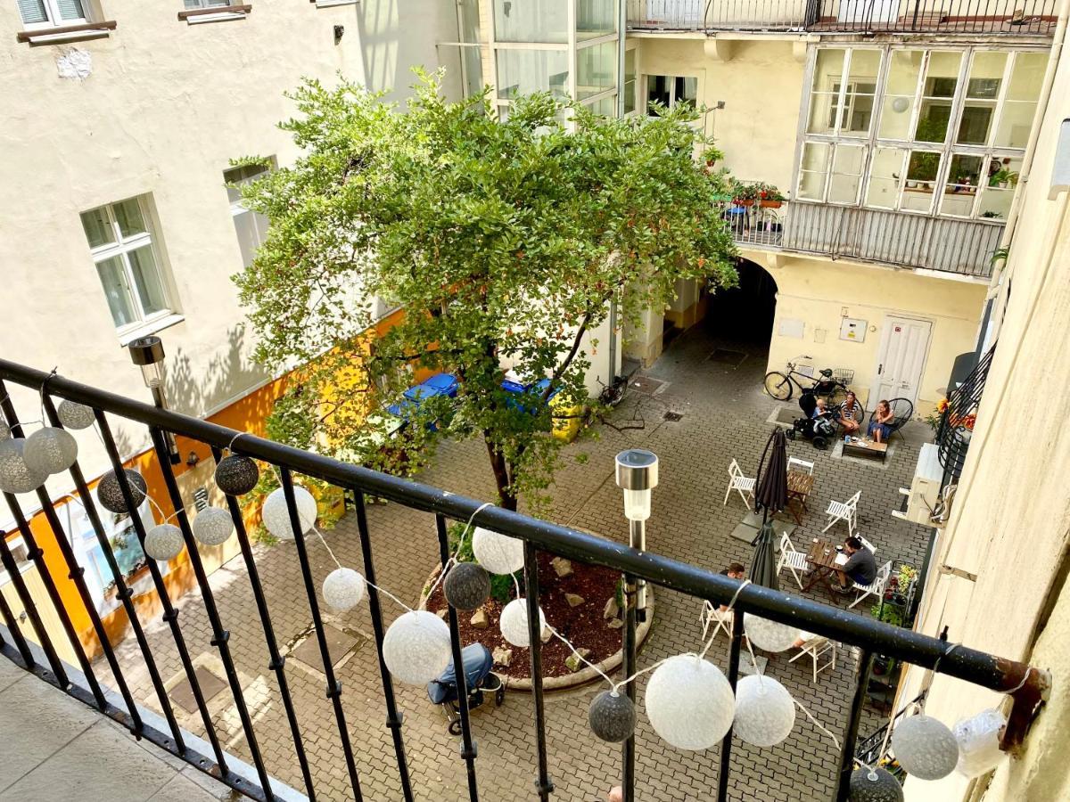 Urban Jungle Old Town Air Conditioned Apartment