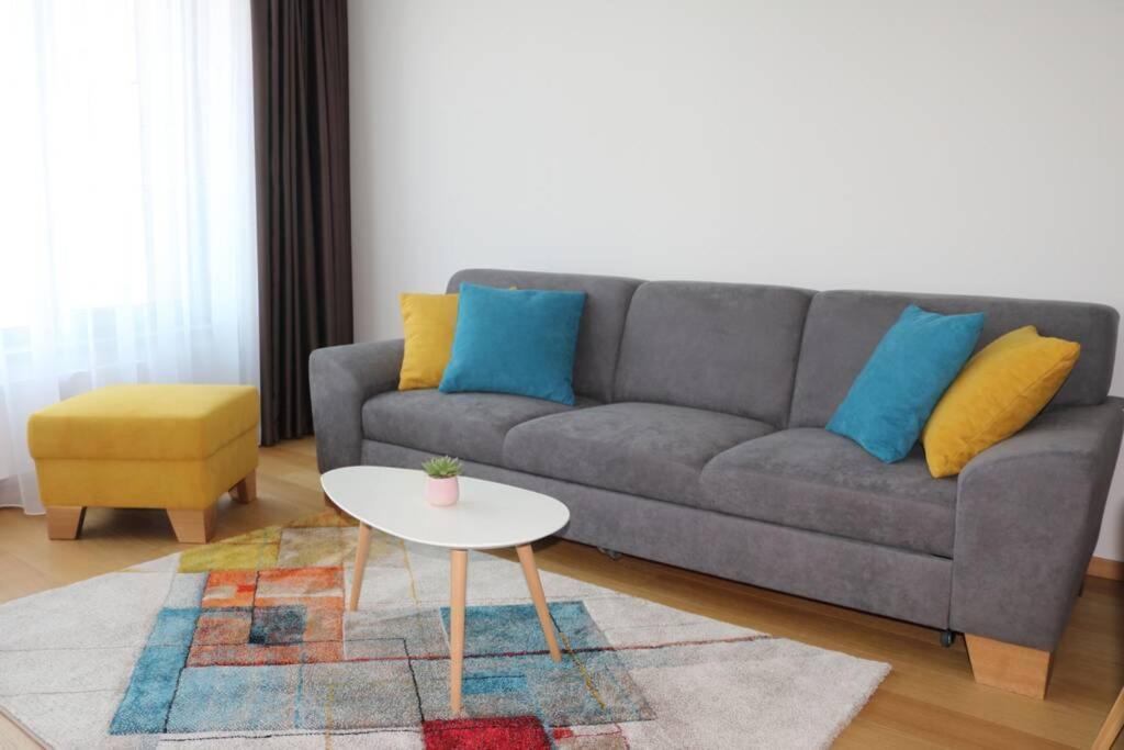 Castle View And Skyline View, Sky Park Apartment Bratislava