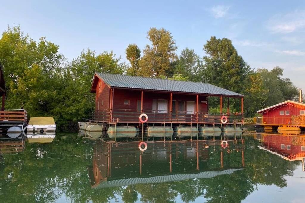 Houseboat - Beacon Of Happiness Bratislava