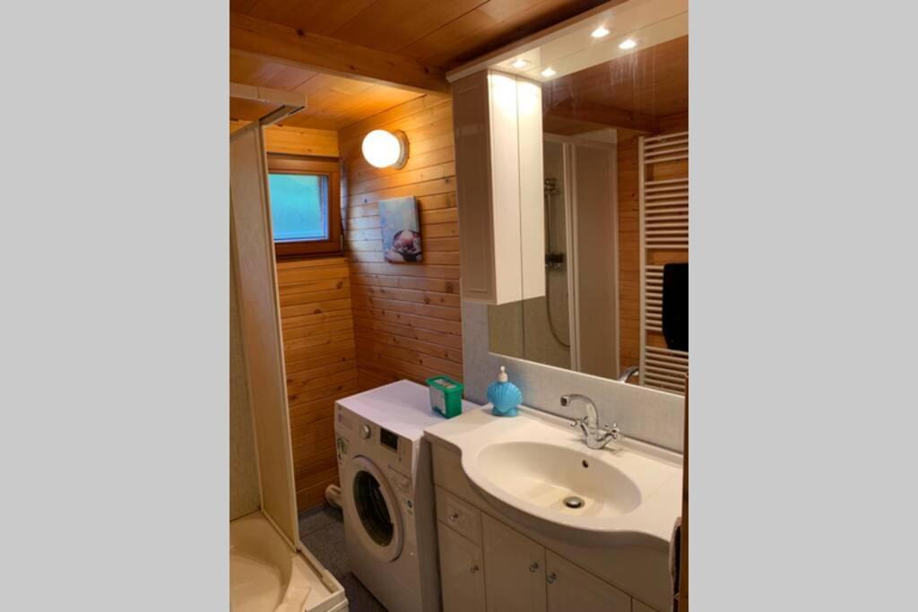 Houseboat - Beacon Of Happiness *