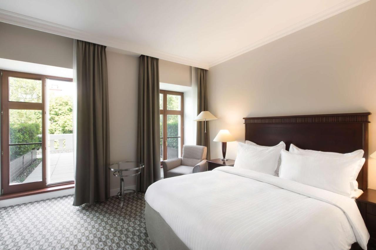 Radisson Blu Carlton Hotel, 4*