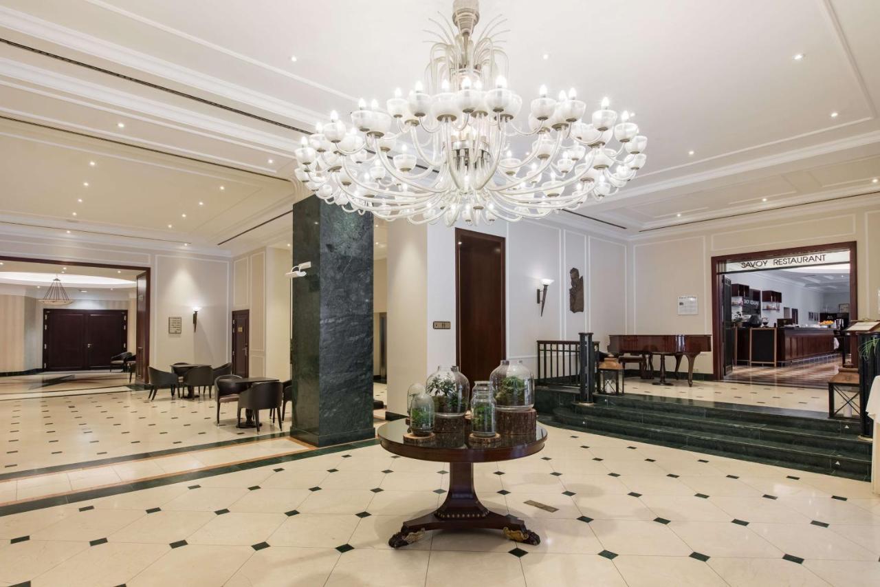 Radisson Blu Carlton Hotel, Hotel