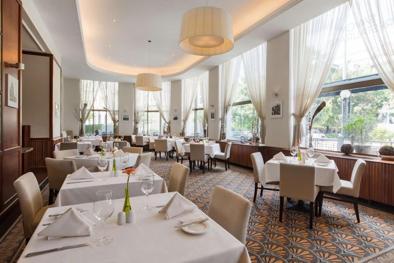 Radisson Blu Carlton Hotel, Hotel