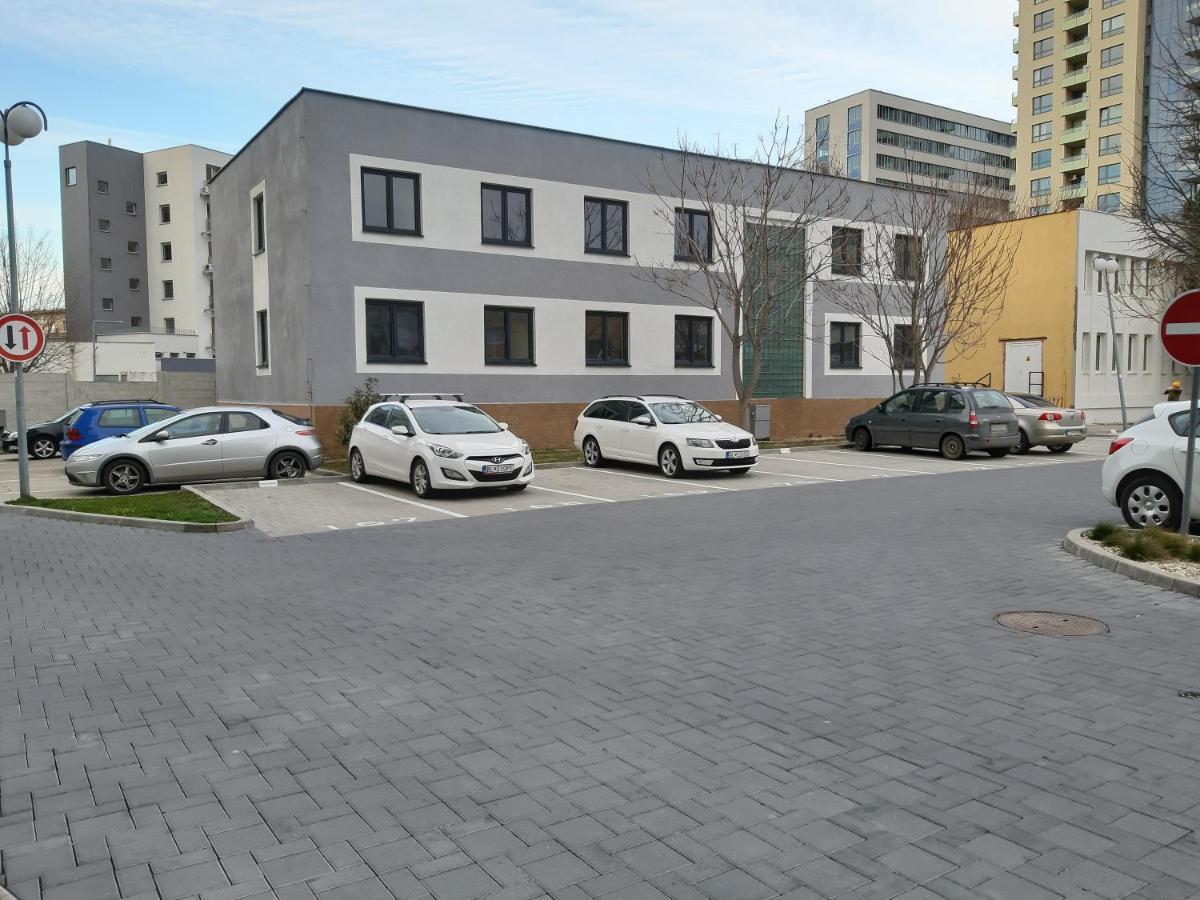 Living & Bus Station & Mlynske Nivy