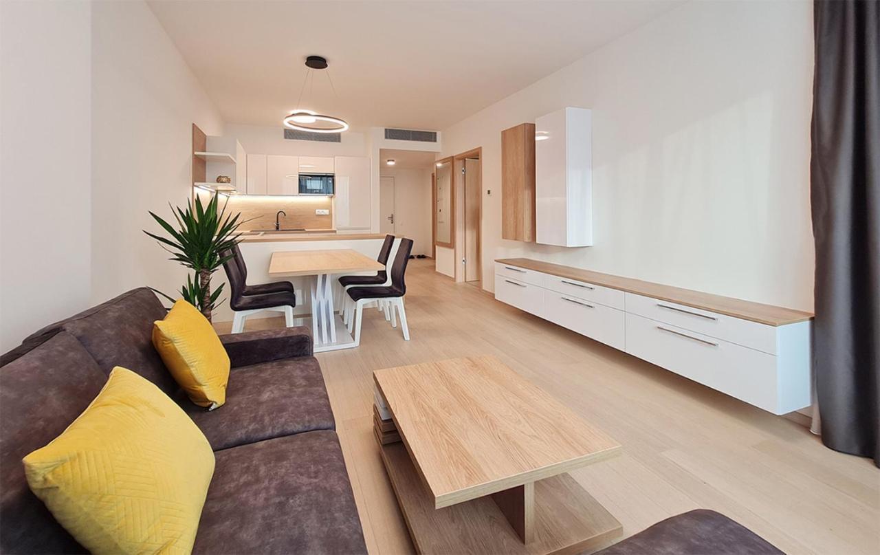 Skypark Spacious Free Parking Apartment