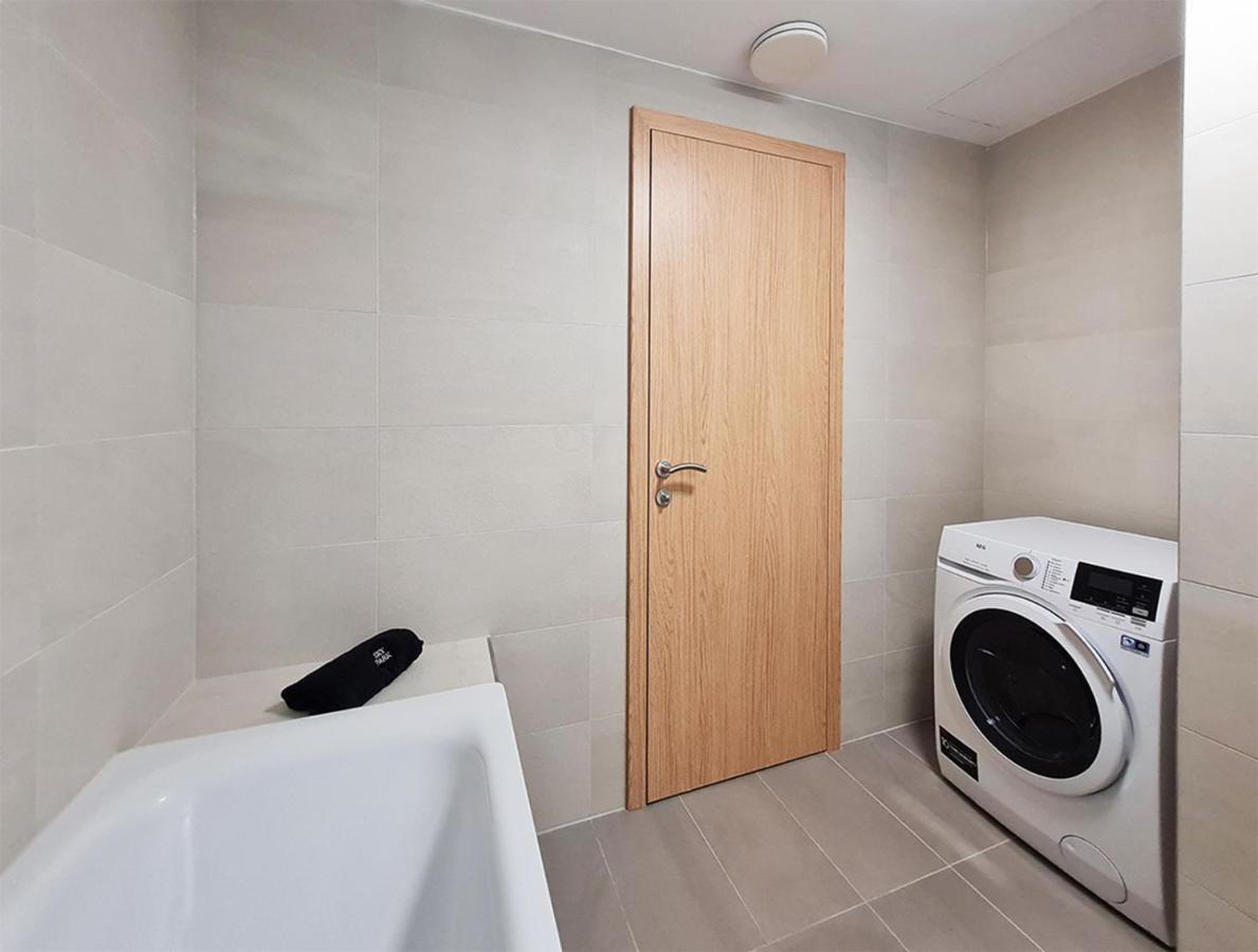Apartment Skypark Spacious Free Parking