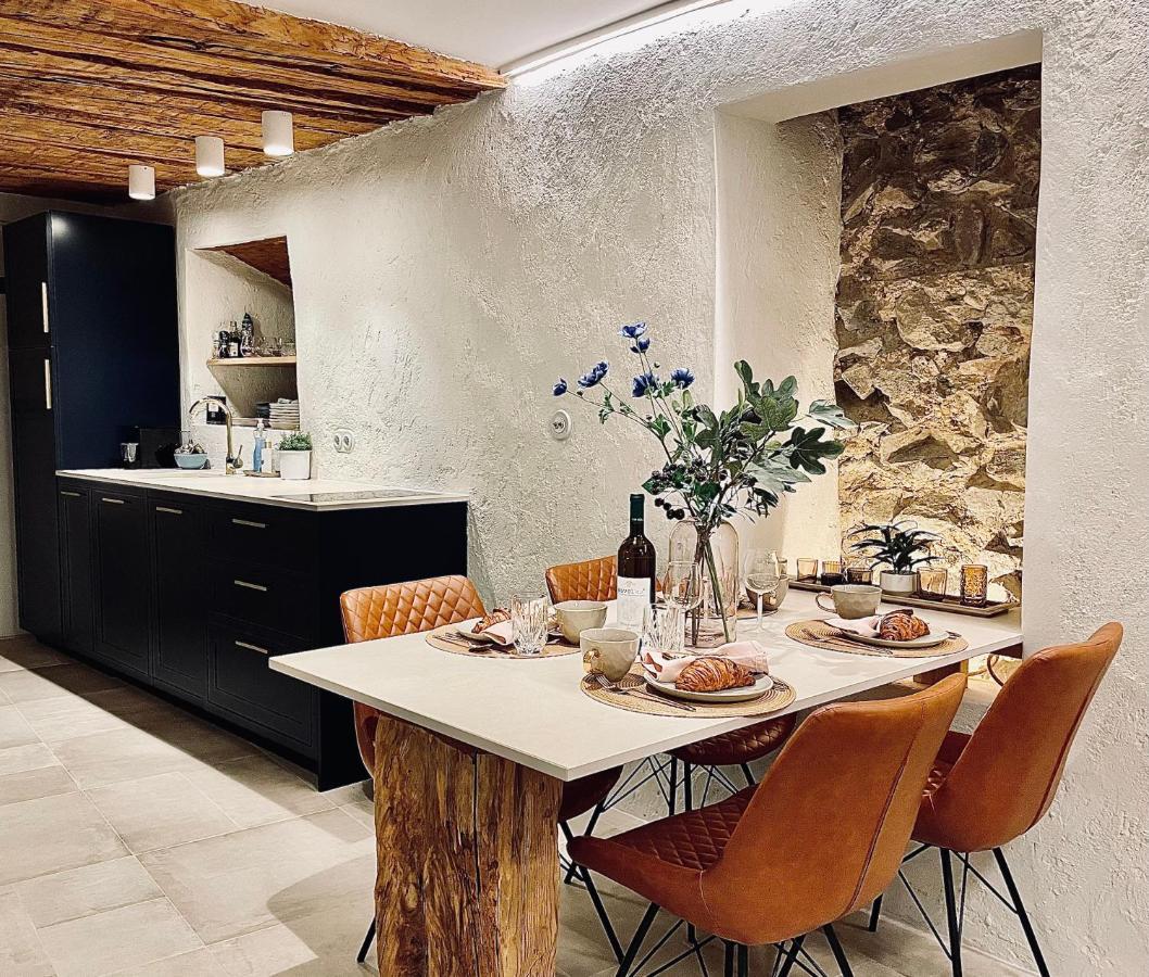 Apartment New Design & High Standard From 16th Century In Old Town-free Parking *