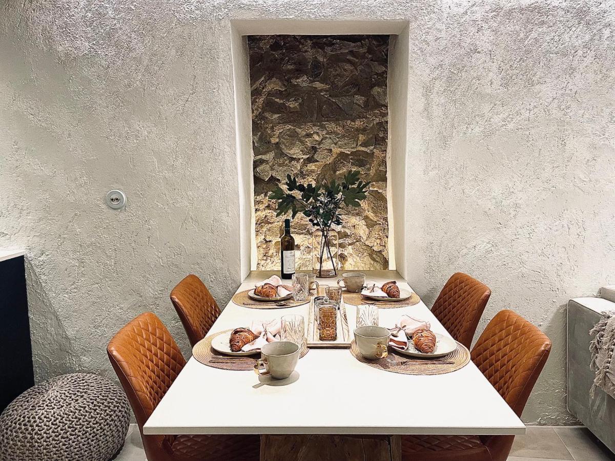 New Design & High Standard From 16th Century In Old Town-free Parking Apartment