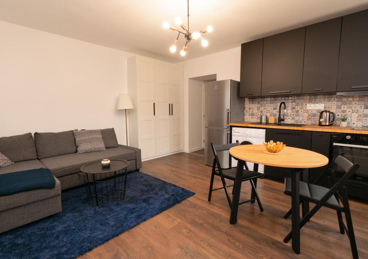 Apartment Stadium