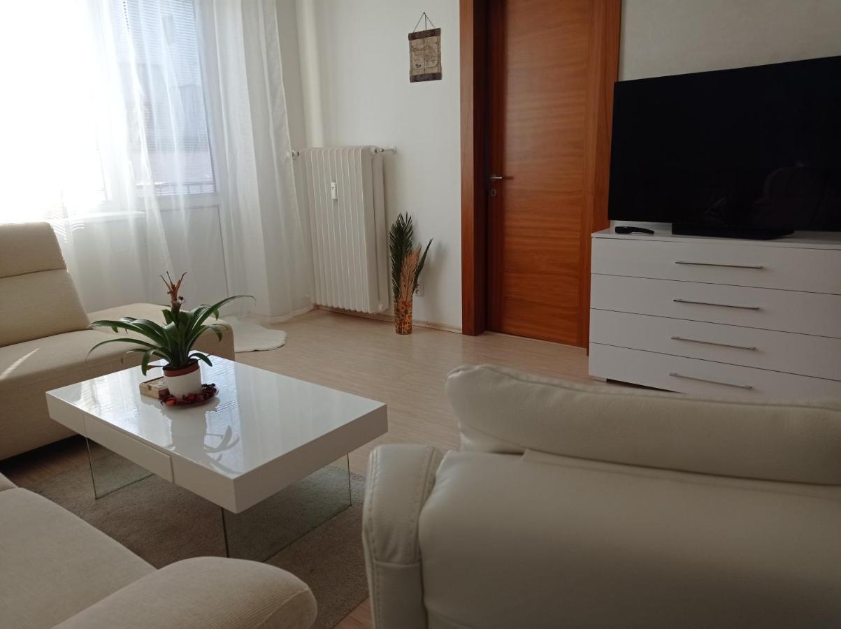 Amazing Flat In Old Town With Large Balcony *