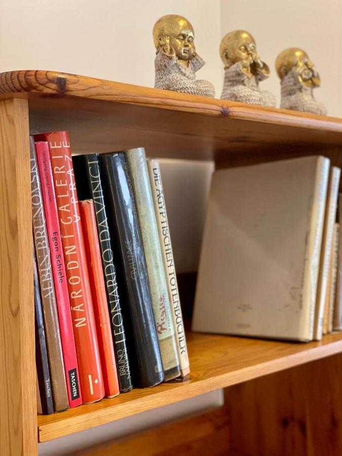 Booklovers Close To Center *
