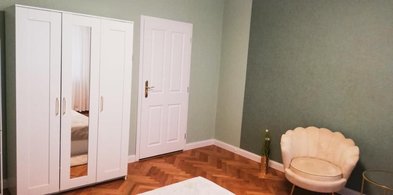 Apartment New Oldtown Near St Martin Cathedral, Ac, Balcony