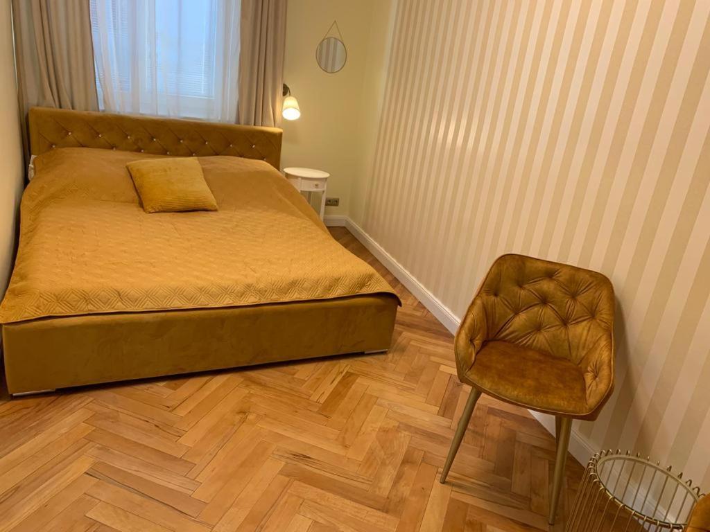 New Oldtown Near St Martin Cathedral, Ac, Balcony Apartment