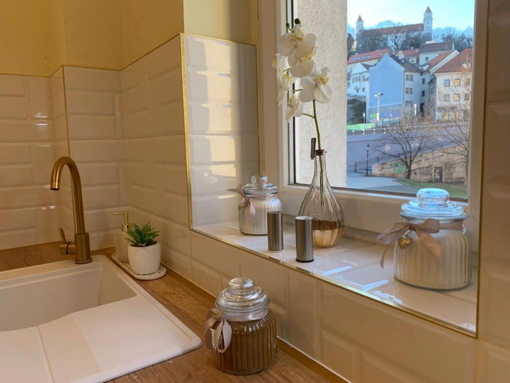 Apartment New Oldtown Near St Martin Cathedral, Ac, Balcony