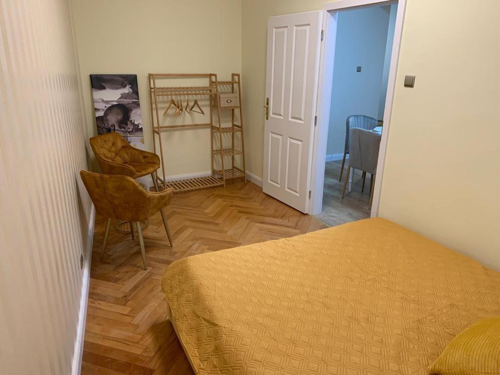Apartment New Oldtown Near St Martin Cathedral, Ac, Balcony *