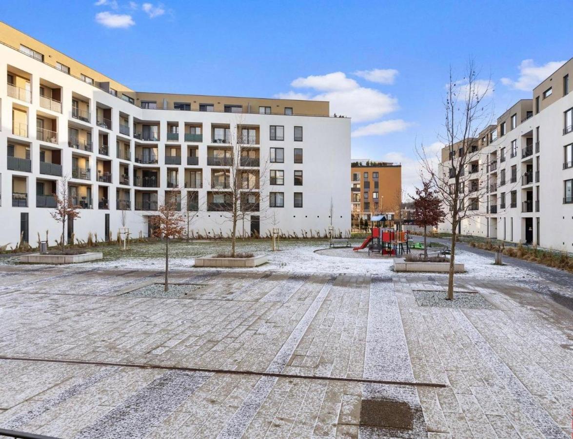 Sunflower - Modern Large Charming With Balcony Apartment Bratislava