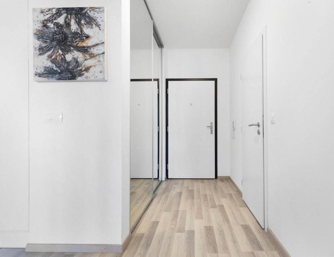 Sunflower - Modern Large Charming With Balcony Apartment Bratislava