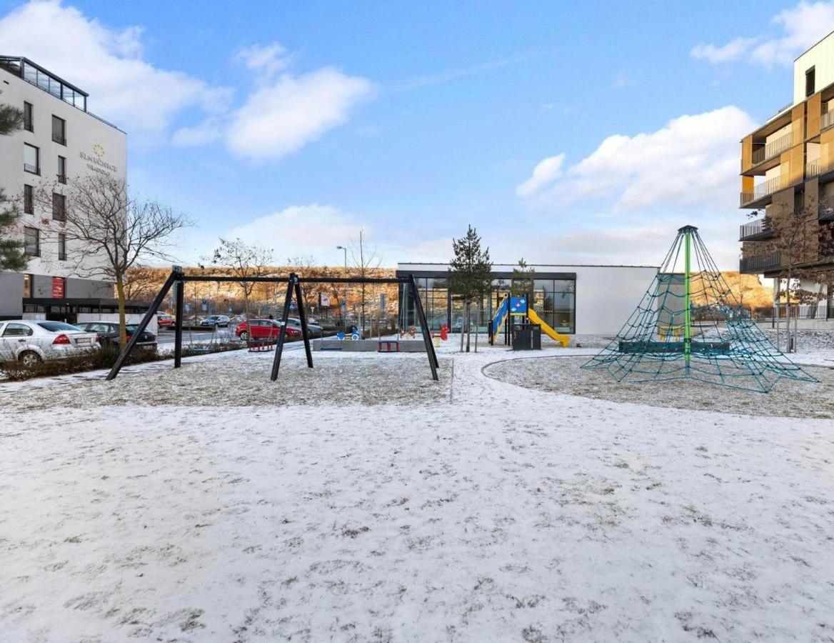Sunflower - Modern Large Charming With Balcony Apartment Bratislava