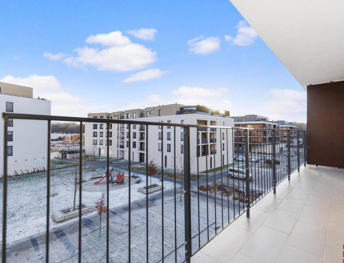 Sunflower - Modern Large Charming With Balcony Apartment Bratislava