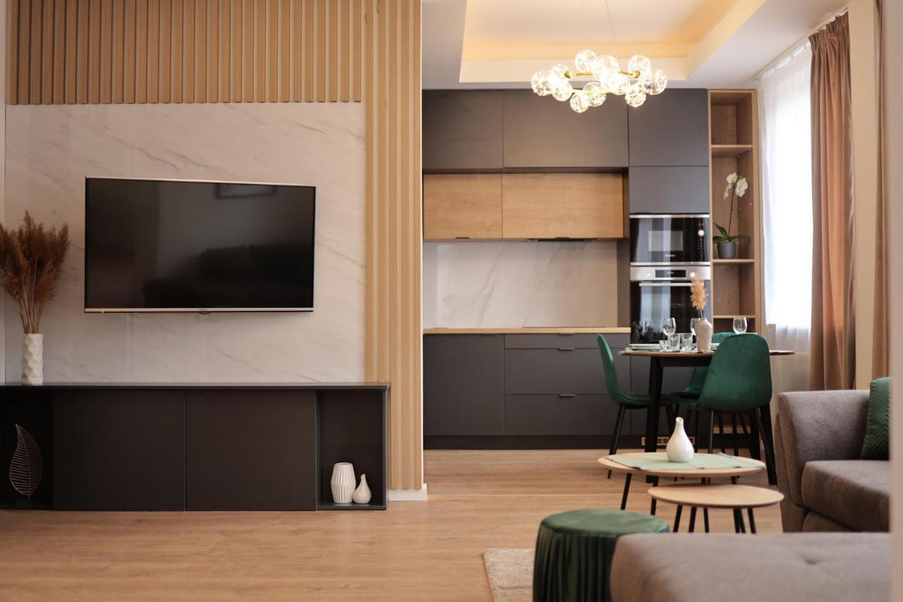 Apartment Beautiful And Stylish 2 Bedroom In The Center And In The Pedestrian Zone *