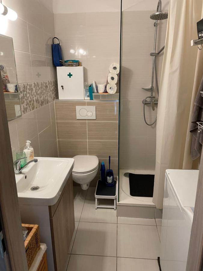 Utulny Byt V Sirsom Centre - Cosy Apartment * Bratislava