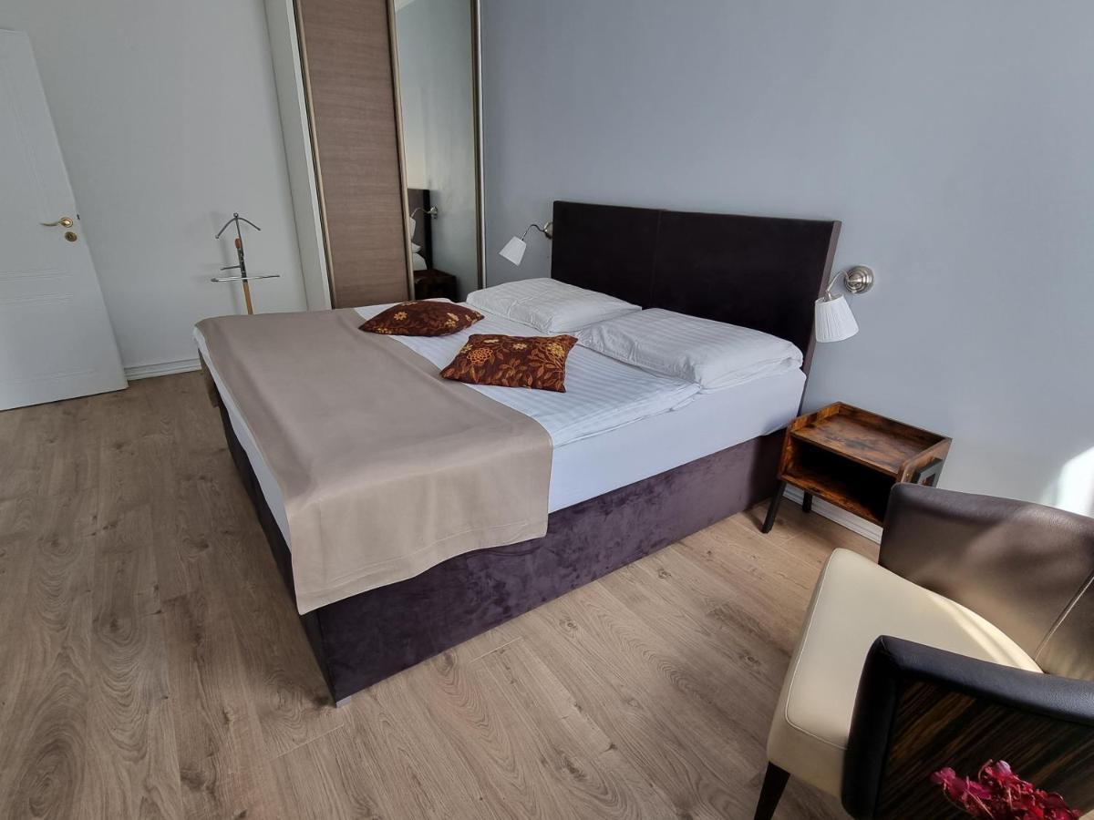 Apartment Free Parking