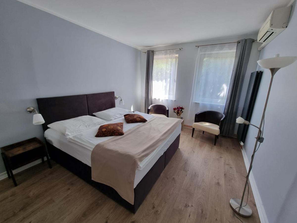 Free Parking Apartment