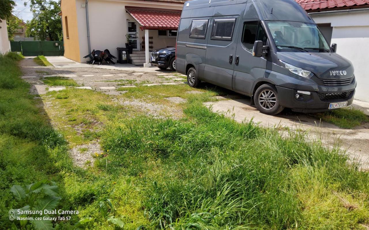 House Apartments, Terrace Grill, Guarded Private Parking, Fast Wifi. *