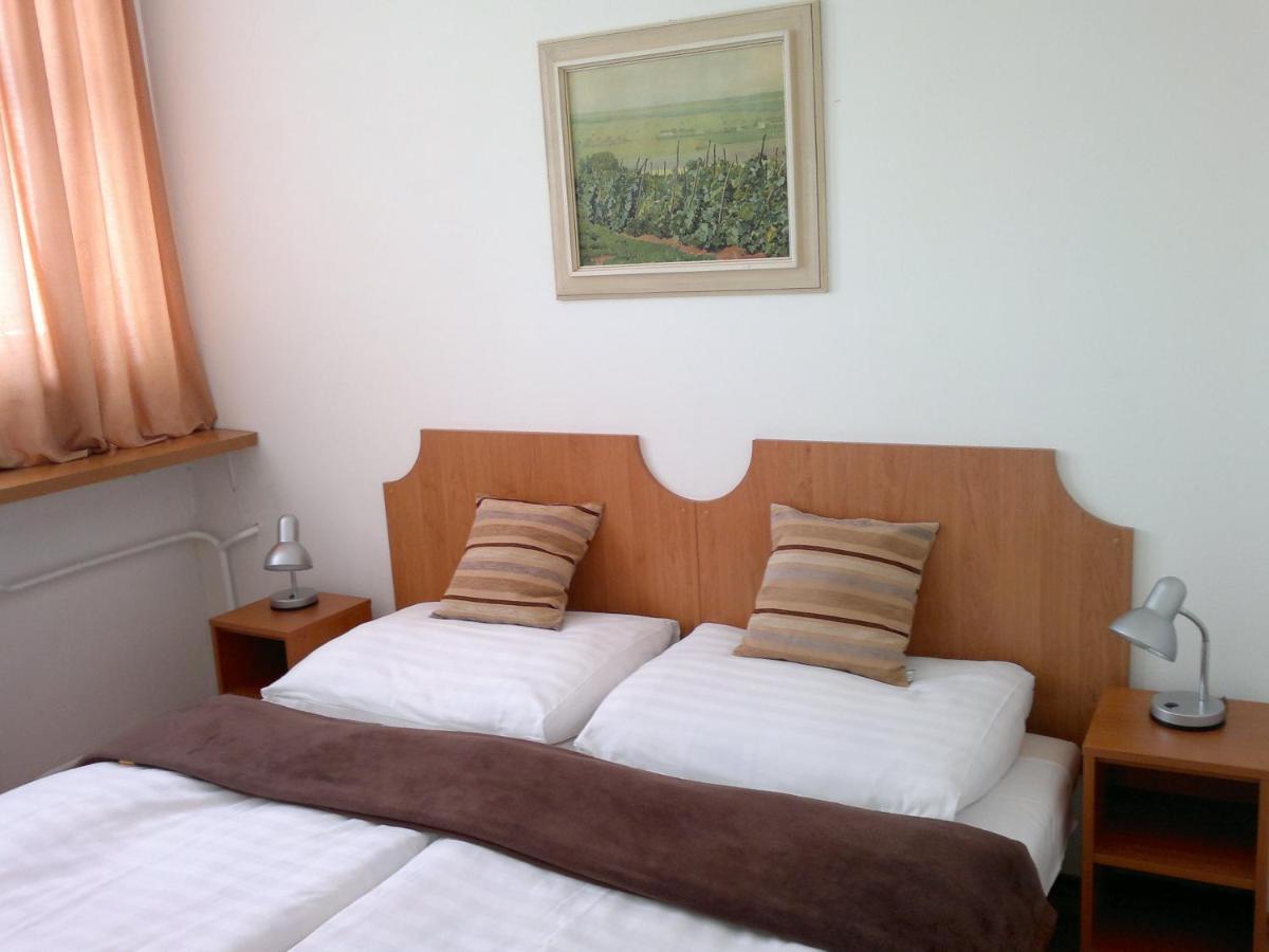 Avion Hotel