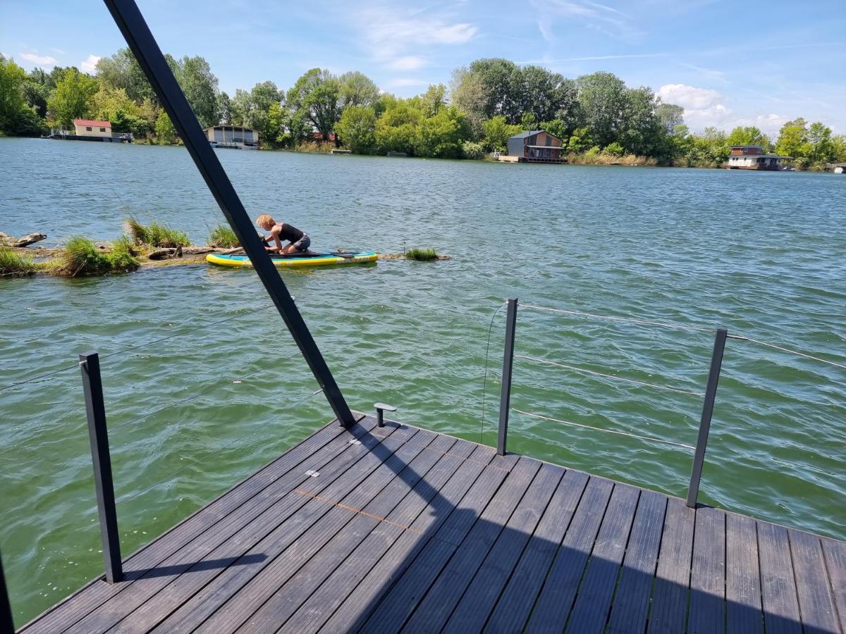 Hausboat Vlnka Apartment Bratislava