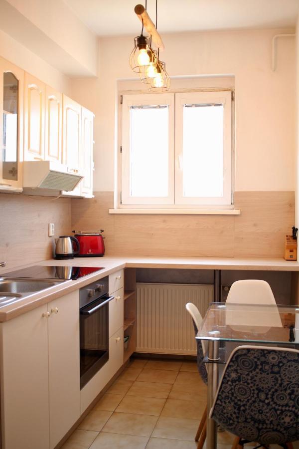 Floor Manderla Apartment *