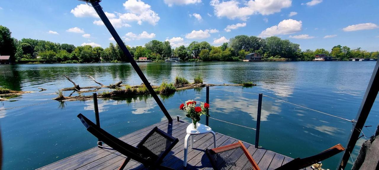 Hausboat Vlnka Bratislava