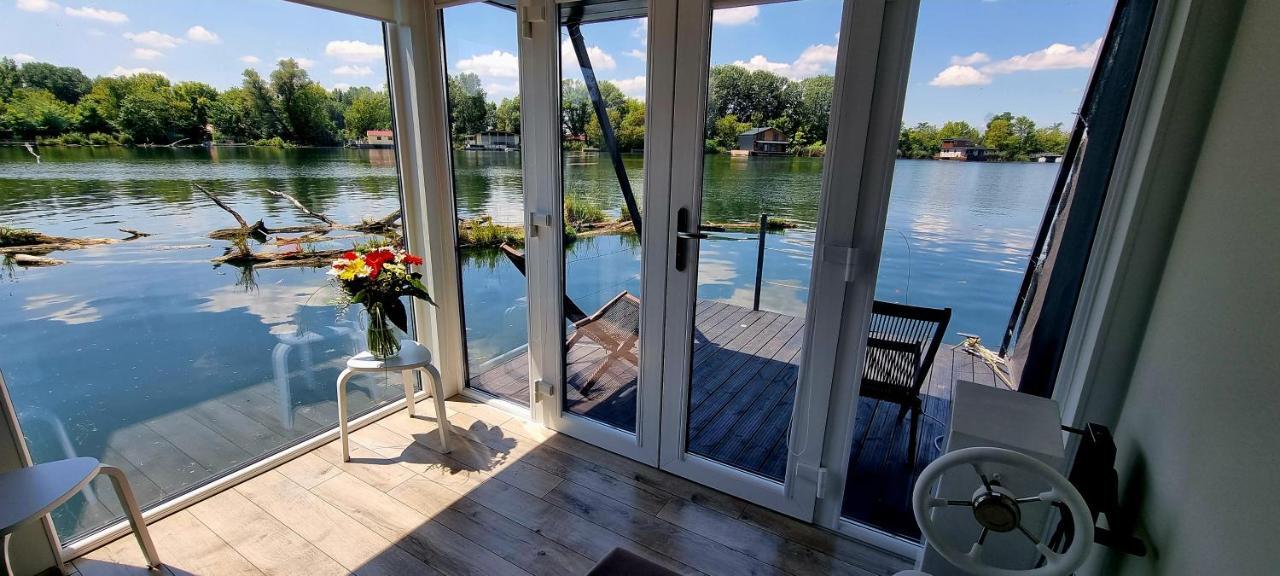 Hausboat Vlnka Apartment