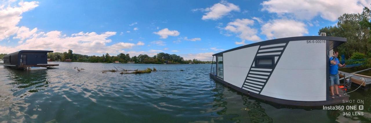 Hausboat Vlnka Apartment