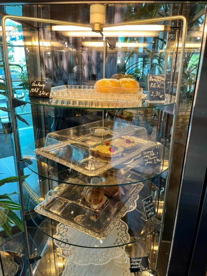 De Luxe 4 Plaza Apartmán *