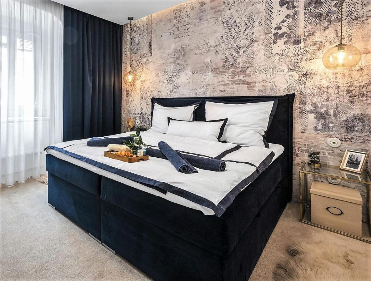 New Design & High Standard From 16th Century In Old Town-free Parking Bratislava