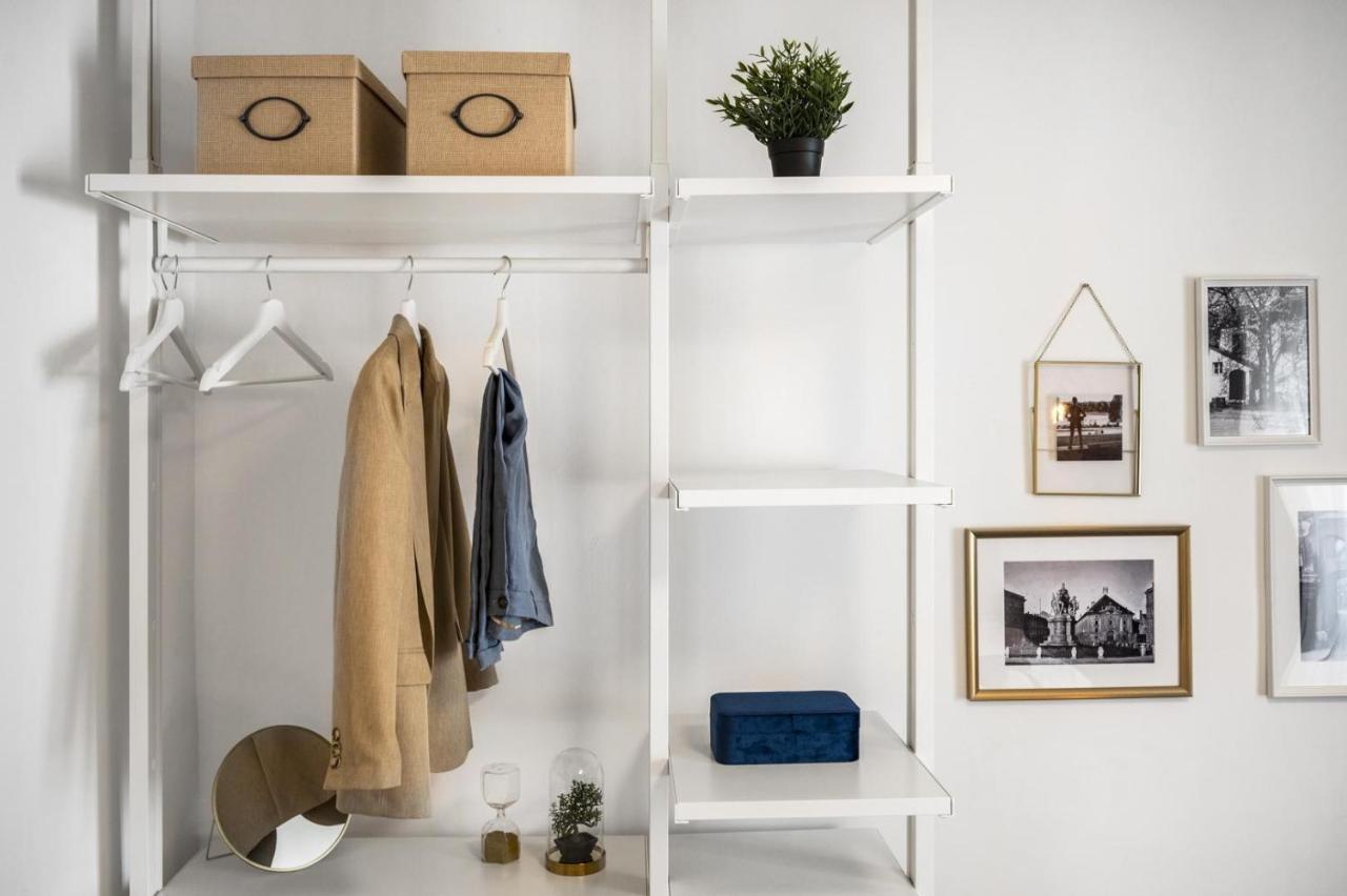 New Design & High Standard From 16th Century In Old Town-free Parking Apartment Bratislava
