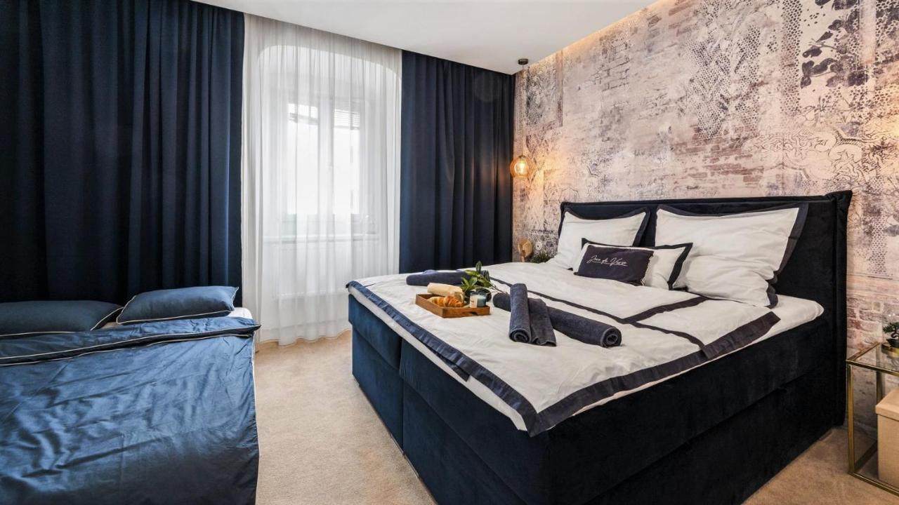 New Design & High Standard From 16th Century In Old Town-free Parking Apartment Bratislava